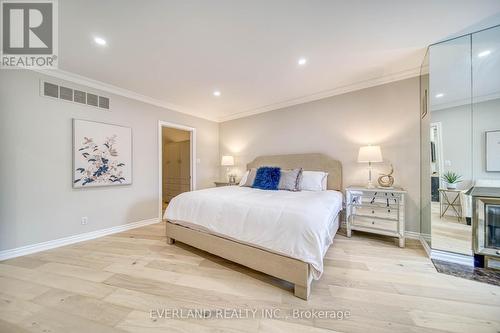 8 Elliotwood Court, Toronto, ON - Indoor Photo Showing Bedroom