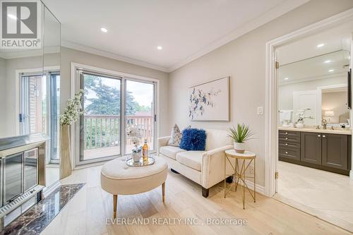 8 Elliotwood Court, Toronto, ON - Indoor Photo Showing Living Room