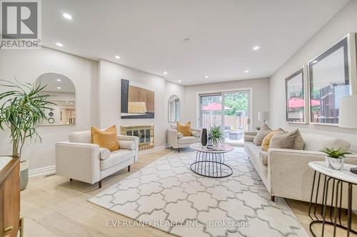 8 Elliotwood Court, Toronto, ON - Indoor Photo Showing Living Room