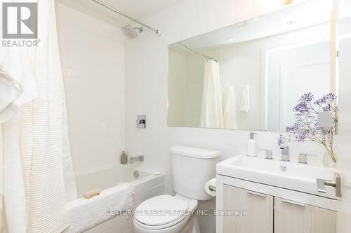 303 - 130 Rusholme Road S, Toronto, ON - Indoor Photo Showing Bathroom