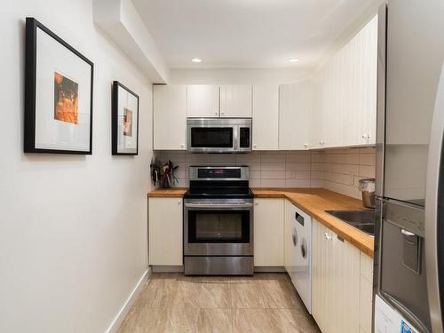 2-502 Dallas Rd, Victoria, BC - Indoor Photo Showing Kitchen