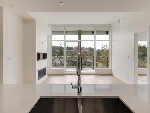 1603-2000 Hannington Rd, Langford, BC - Indoor Photo Showing Kitchen