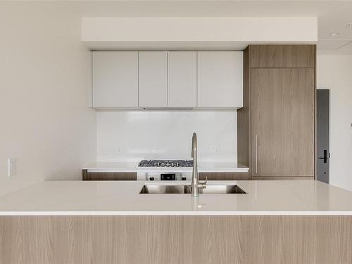 1603-2000 Hannington Rd, Langford, BC - Indoor Photo Showing Kitchen With Double Sink With Upgraded Kitchen