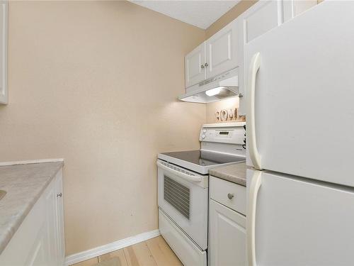 303-380 Brae Rd, Duncan, BC - Indoor Photo Showing Kitchen