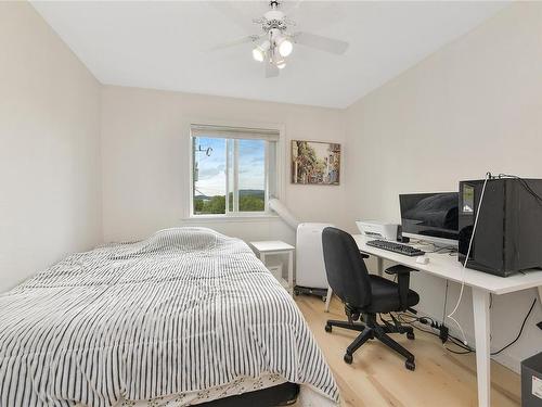 303-380 Brae Rd, Duncan, BC - Indoor Photo Showing Bedroom