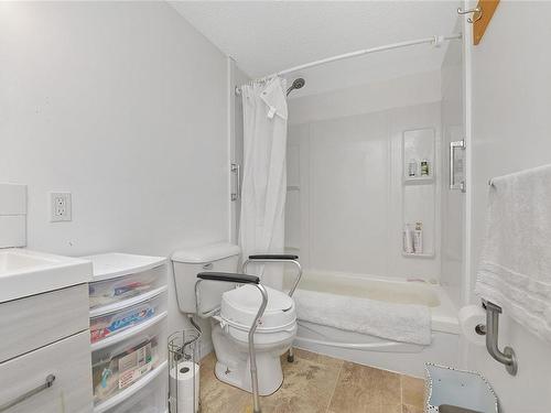 303-380 Brae Rd, Duncan, BC - Indoor Photo Showing Bathroom