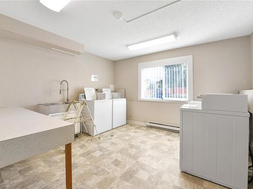 303-380 Brae Rd, Duncan, BC - Indoor Photo Showing Laundry Room