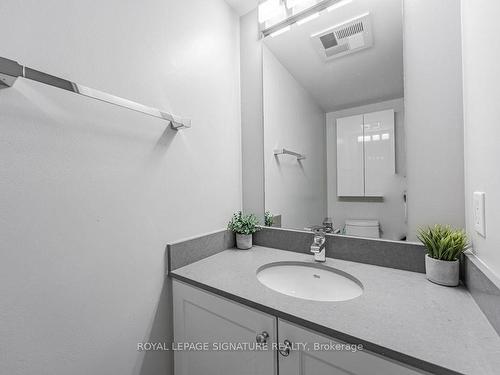 401-415 Jarvis St, Toronto, ON - Indoor Photo Showing Bathroom