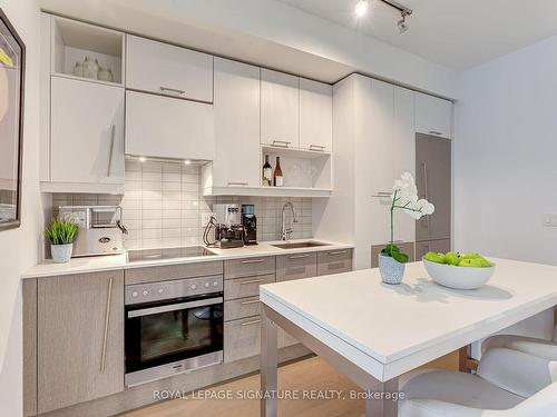 324-30 Nelson St, Toronto, ON - Indoor