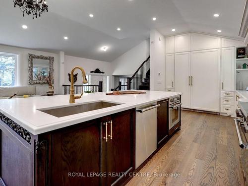 8 Bell Royal Crt, Toronto, ON - Indoor Photo Showing Kitchen With Upgraded Kitchen