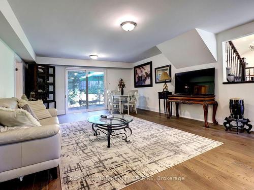 8 Bell Royal Crt, Toronto, ON - Indoor Photo Showing Living Room