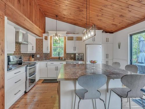 Kitchen - 84 Ch. De La Source, Val-Des-Monts, QC - Indoor Photo Showing Kitchen With Upgraded Kitchen