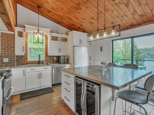 Kitchen - 84 Ch. De La Source, Val-Des-Monts, QC - Indoor Photo Showing Kitchen