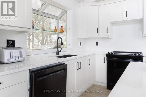 1403 Crystal Lake Road, Galway-Cavendish And Harvey, ON - Indoor Photo Showing Kitchen