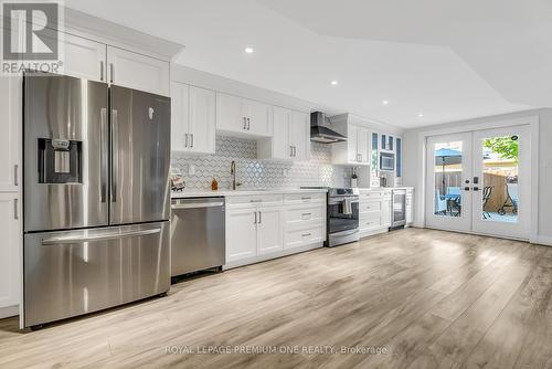 380 Wood Duck Lane, Newmarket, ON - Indoor Photo Showing Kitchen With Upgraded Kitchen