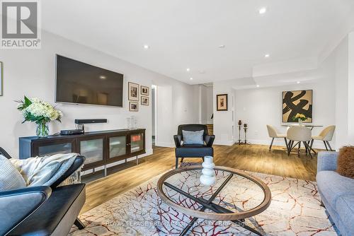 380 Wood Duck Lane, Newmarket, ON - Indoor Photo Showing Living Room