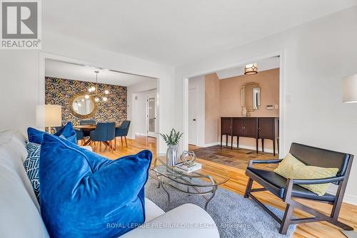 380 Wood Duck Lane, Newmarket, ON - Indoor Photo Showing Living Room