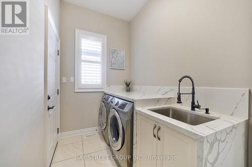 1031 Quarry Drive, Innisfil, ON - Indoor Photo Showing Laundry Room