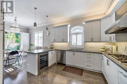 1031 Quarry Drive, Innisfil, ON - Indoor Photo Showing Kitchen With Double Sink With Upgraded Kitchen