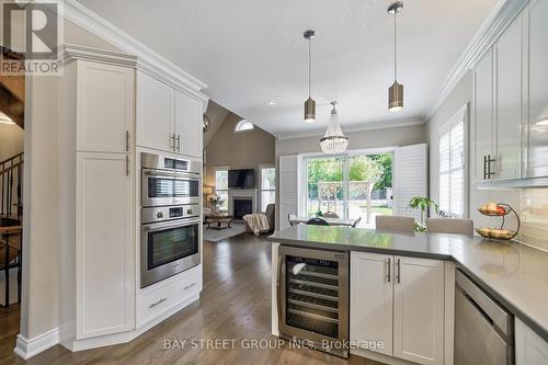 1031 Quarry Drive, Innisfil, ON - Indoor Photo Showing Kitchen With Upgraded Kitchen