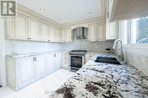 2 Carpenter Court, Markham, ON - Indoor Photo Showing Kitchen With Double Sink