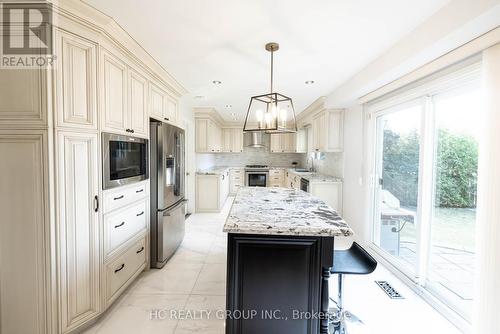 2 Carpenter Court, Markham, ON - Indoor Photo Showing Kitchen With Upgraded Kitchen