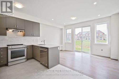 15 Mace Avenue, Richmond Hill, ON - Indoor Photo Showing Kitchen