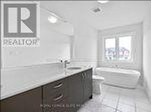 15 Mace Avenue, Richmond Hill, ON - Indoor Photo Showing Bathroom