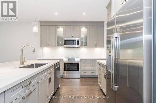 13 Fawndale Crescent, Wasaga Beach, ON - Indoor Photo Showing Kitchen With Upgraded Kitchen