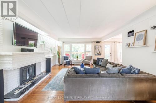 702 King Road, Burlington, ON - Indoor Photo Showing Living Room With Fireplace