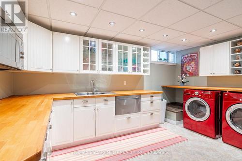 702 King Road, Burlington, ON - Indoor Photo Showing Laundry Room