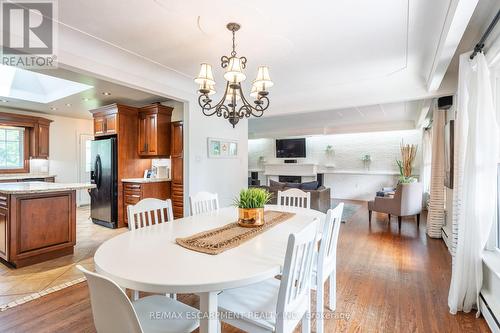 702 King Road, Burlington, ON - Indoor Photo Showing Dining Room