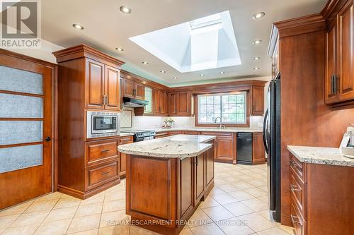 702 King Road, Burlington, ON - Indoor Photo Showing Kitchen