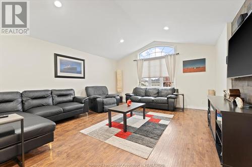 255 Golfview Drive, Amherstburg, ON - Indoor Photo Showing Living Room