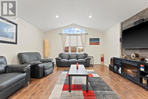 255 Golfview Drive, Amherstburg, ON - Indoor Photo Showing Living Room