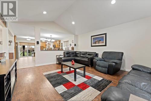 255 Golfview Drive, Amherstburg, ON - Indoor Photo Showing Living Room