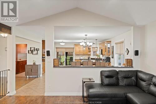 255 Golfview Drive, Amherstburg, ON - Indoor Photo Showing Living Room