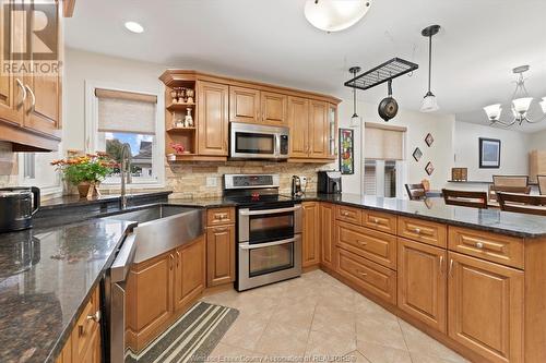 255 Golfview Drive, Amherstburg, ON - Indoor Photo Showing Kitchen