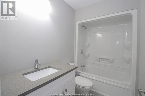 3559 Hallee, Windsor, ON - Indoor Photo Showing Bathroom