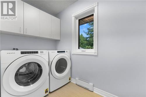 876 Russett Drive, Arnprior, ON - Indoor Photo Showing Laundry Room