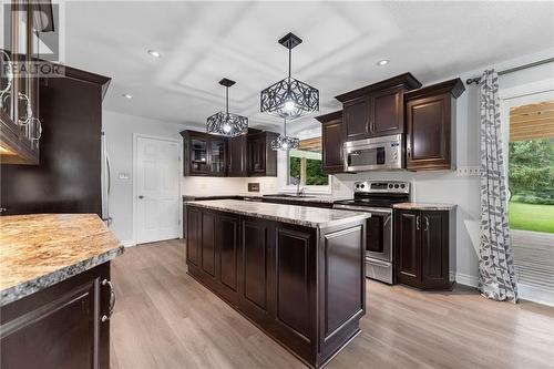 876 Russett Drive, Arnprior, ON - Indoor Photo Showing Kitchen With Stainless Steel Kitchen With Upgraded Kitchen