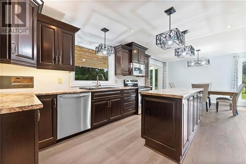 876 Russett Drive, Arnprior, ON - Indoor Photo Showing Kitchen