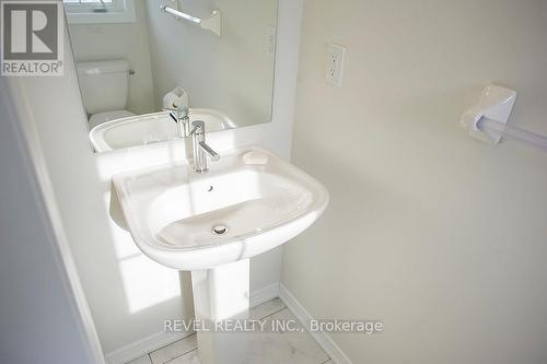 109 Munro Circle, Brantford, ON - Indoor Photo Showing Bathroom