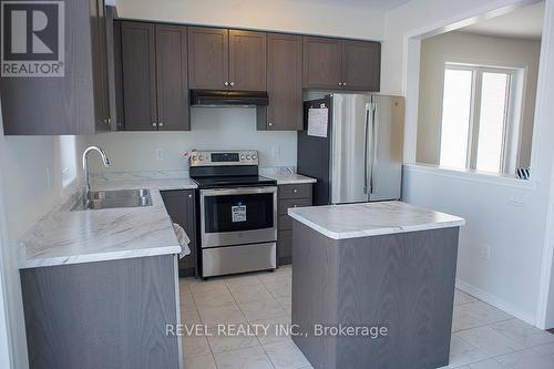 109 Munro Circle, Brantford, ON - Indoor Photo Showing Kitchen