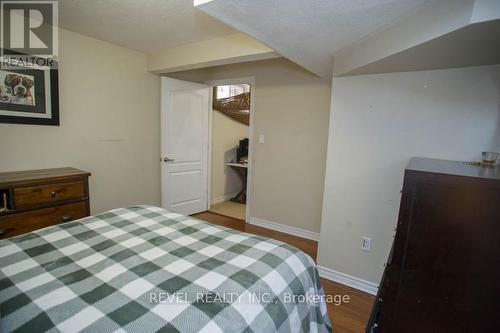 52 Beckett Drive, Brantford, ON - Indoor Photo Showing Bedroom