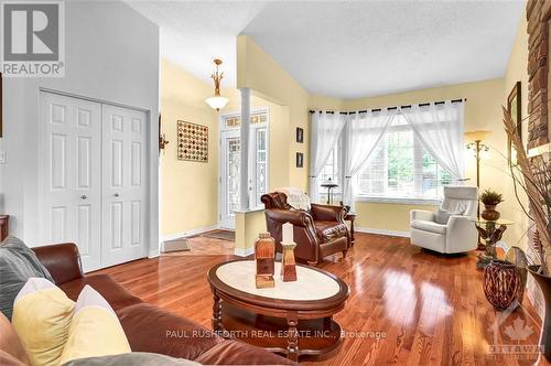 460 Jasper Crescent, Clarence-Rockland, ON - Indoor Photo Showing Living Room