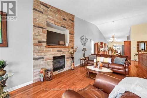 460 Jasper Crescent, Clarence-Rockland, ON - Indoor Photo Showing Living Room With Fireplace