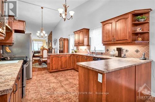 460 Jasper Crescent, Clarence-Rockland, ON - Indoor Photo Showing Kitchen