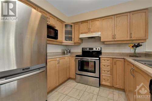 128 Cedardown Private, Ottawa, ON - Indoor Photo Showing Kitchen