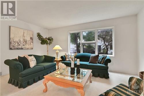 1460 Michaelsem Street, Ottawa, ON - Indoor Photo Showing Living Room